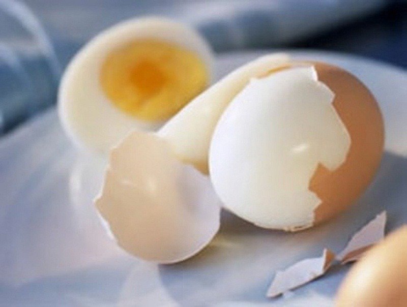 Không nên ăn trứng trong quá trình trị mụn